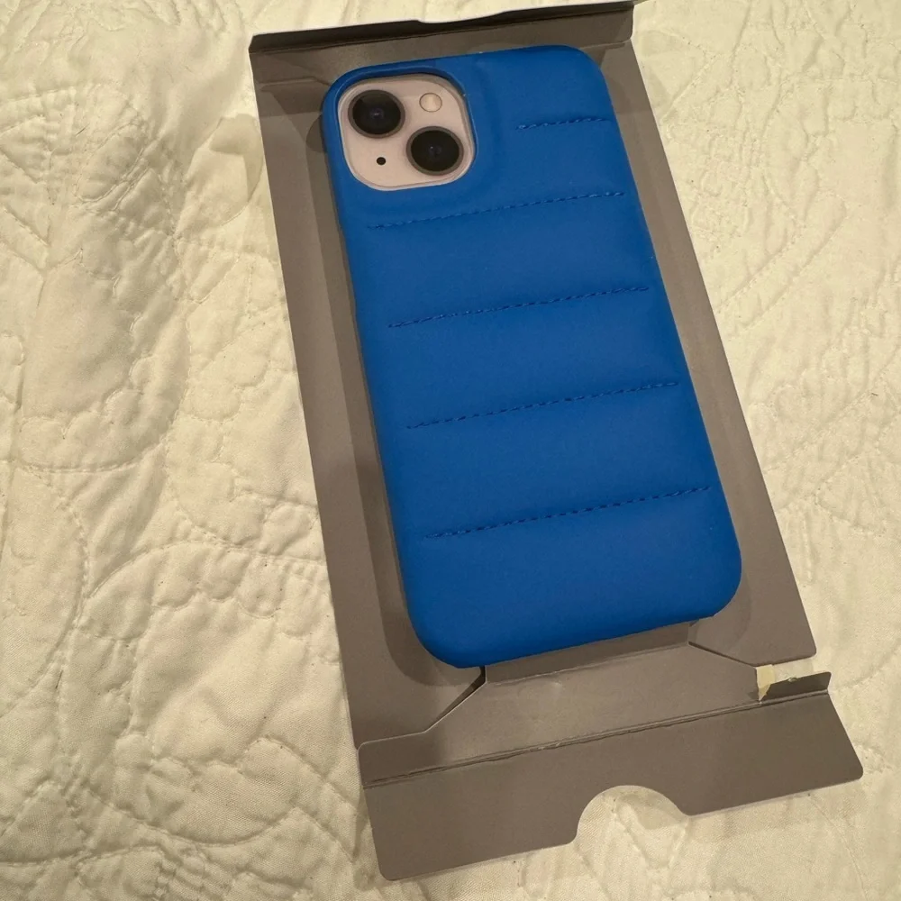 iPhone 13/14 fun quilted case- 6 ft drop tested. See pic for details and more💙